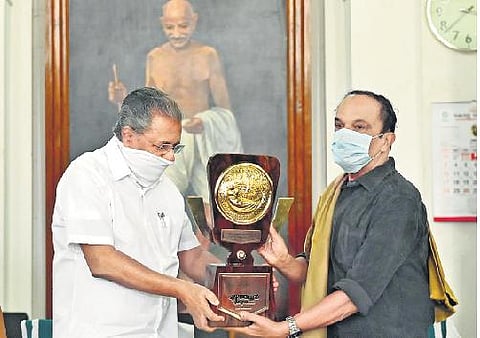 Chief Minister Pinarayi Vijayan presents Ezhuthachan award to writer Zacharia at the Secretariat Durbar Hall in Thiruvananthapuram on Wednesday | BP Deepu