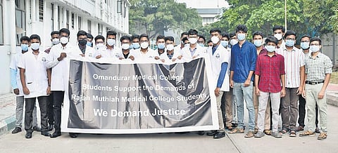 Students of Omandurar Medical College show their solidarity with the students of Rajah Muthiah Medical College in Chennai on Thursday | Jatin R