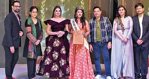 Mansi Nagpal with Himashi Khurana and jury members of the pageant