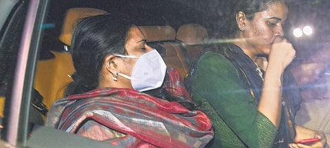 Former Andhra Pradesh Minister Bhuma Akhila Priya, wearing face mask, being taken to a Magistrate’s  residence in West Marredpally, Secunderabad on Wednesday. (Photo | EPS/Vinay Madapu)