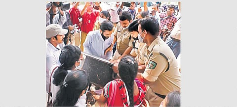 Covid-19 warriors try to prevent police from thwarting their Vanta Varpu protest at the Collectorate in Visakhapatnam on Monday. (Photo | Express)