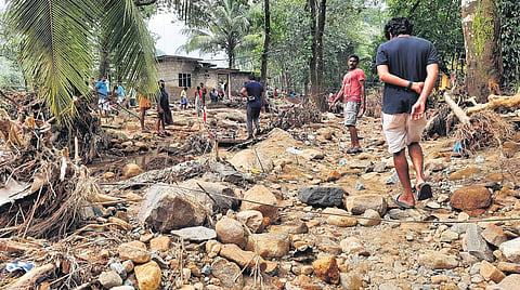 The land and houses destroyed in landslides in the Mukkulam-Thazhathangadi area of Kokkayar panchayat;