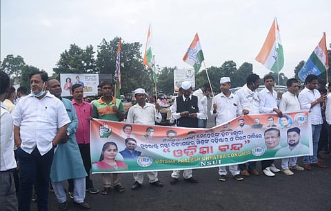 MLA Suresh Kumar Rautaray and former MLA Debashis Patnaik along with other Congress workers at Master Canteen Square. (Photo | Odisha Congress Official Twitter)