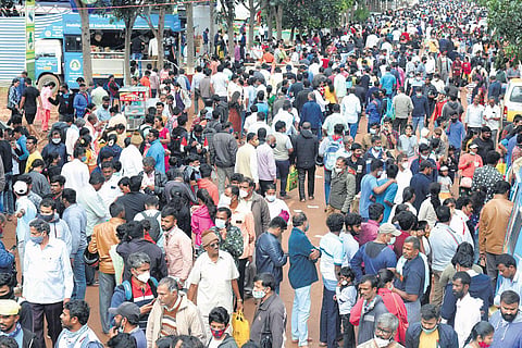 Visitors on the last day  of ‘Krishi Mela’ at GKVK campus in Bengaluru on Sunday