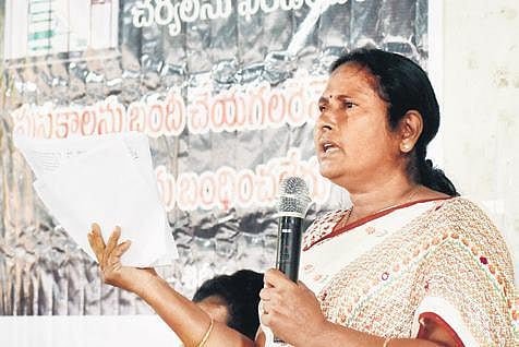 Akkirajuaju Haragopal’s wife Shirisha addresses the media in Hyderabad. (Photo| S Senbagapandiyan, EPS)