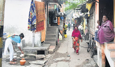 Slum dwellers  of KD Camp are still waiting for basic  amenities of sewage, water, toilets and  education | PARVEEN NEGI