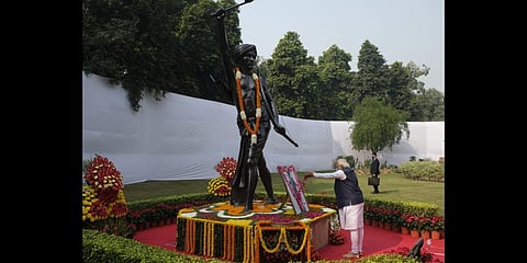 Prime Minister Narendra  Modi pays floral tribute to Bhagwan Birsa Munda statue at Parliament House in New Delhi. (Photo  | Shekhar Yadav, EPS)