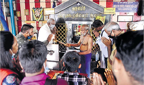 Devotees performing puja at the temple | Debadatta Mallick