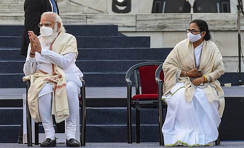 Prime Minister Narendra Modi with West Bengal Chief Minister Mamata Banerjee. (File Photo | PTI)