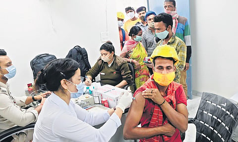 Free Covid-19 vaccination camp for Central Vista labourers in New Delhi on Saturday, Nov 27, 2021. (Photo | Shekhar Yadav)