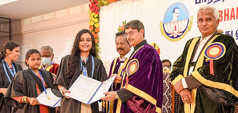 TN governor R N Ravi, Chancellor of Bharathidasan University, presenting medals and degree certificates to graduates during the 37th graduation day in Tiruchy (Express Photo | MK Ashok Kumar)