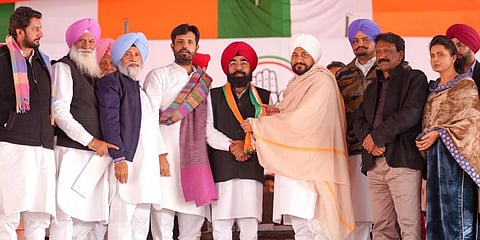 Former AAP MLA from Jaitu Baldev Singh joins Congress under the presence of CM  Charanjit Singh Channi. (Photo| Twitter)