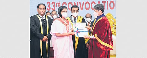 Tamil Nadu Governor RN Ravi hands out a certificate  at the convocation in SRIHER, Porur, Chennai, on Friday, Dec 10, 2021. (Photo | Express, Debadutta Mallick)