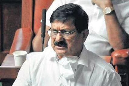 Home Minister Araga Jnanendra makes a point in Karnataka Assembly