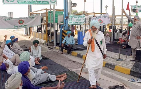 Earlier, the farmers' unions had decided to call off the dharnas from December 15. (File Photo | PTI)