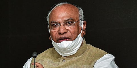 Senior Congress leader Mallikarjun Kharge (Photo | PTI)
