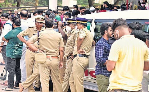 Police officers on duty at Kalamassery on Sunday after security was beefed up in the district in the wake of political killings in Alappuzha | A Sanesh