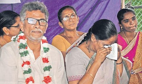 Ayesha Meera’s mother weeping during a protest staged at Dharna Chowk in Vijayawada. (File Photo)