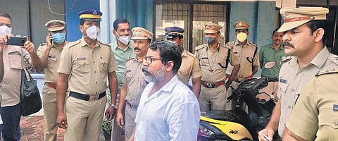 Ripper Jayanandan who was brought to Kochi for evidence collection  being taken to the hospital for medical check-up