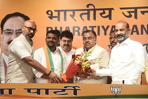 Popular political activist and journalist Chintapandu Naveen Kumar alias Teenmaar Mallanna  joins BJP in presence of  Tarun Chug, BJP General Secretary In New Delhi on Tuesday. (Photo | Parveen Negi)
