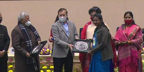 Vizianagaram SP B Raja Kumari receiving COVID woman warrior award from the central minister Prakash Javadekar in New Delhi.