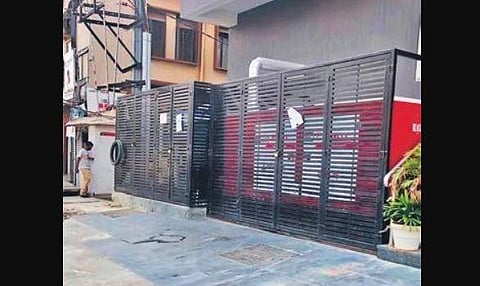 The area in front of a lodge,  Oyo Townhouse, which was earlier blocked by flower pots and customers’ vehicles, has now been cleared