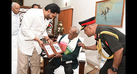 CM Jagan Mohan Reddy felicitates Major General (Retd) C Venugopal in Tirupati on Thursday as part of Swarnim Vijay Varsh celebrations. (Photo | K Madhav, EPS)