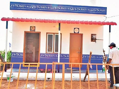 YSR Jagananna colonies should be model dwelling units: CM 