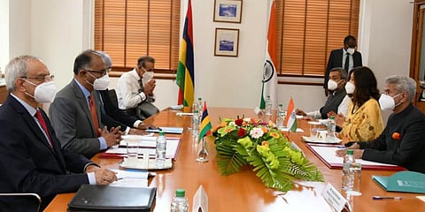 External Affairs minister S Jaishankar (R) meets his Mauritius counterpart M Alan Ganoo (Photo| Twitter/ @DrSJaishankar)