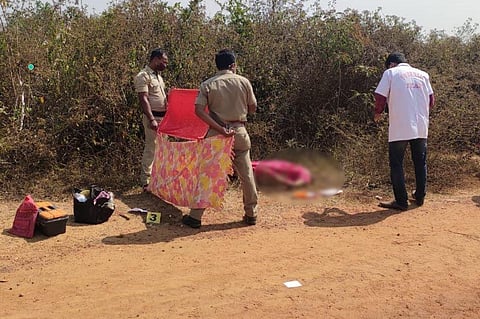 Cops and forensic experts at the spot (Photo | EPS)