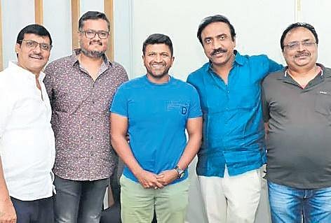 Puneeth Rajkumar  with director Dinakar Thoogudeepa and producers Jayanna and Bhogendra.