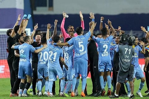 Mumbai celebrates after the win. (Photo| Twitter)