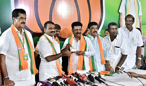 TN BJP President L Murugan welcomes DMK MLA (third from Left)  Dr. saravanan, who was denied ticket to contest in the forth coming Assembly elections. (Photo | P Jawahar, EPS)