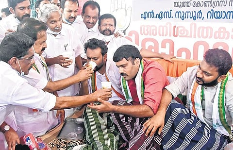 Ramesh Chennithala, Mullappally Ramachandran and Oommen Chandy offer lime juice to Youth Congress  vice-presidents N S Nusoor, Rijil Makkutty and Riyas Mukkoli |B P Deepu