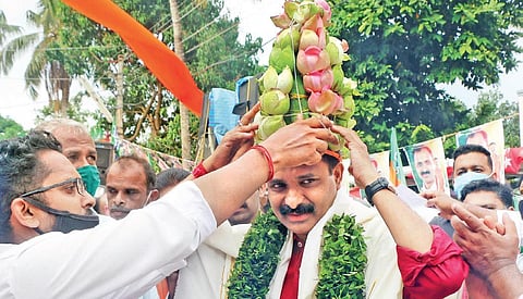 NDA candidate V V Rajesh being welcomed by BJP workers during his campaign near Parapotta in Thiruvananthapuram | VINCENT PULICKAL