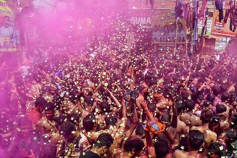 Despite a police ban, fistfights (piddiguddulata) marked Holi festivities on Friday at Hunsa village in Bodhan mandal. Ironically, the police who reached the village turned out to be silent spectators. 