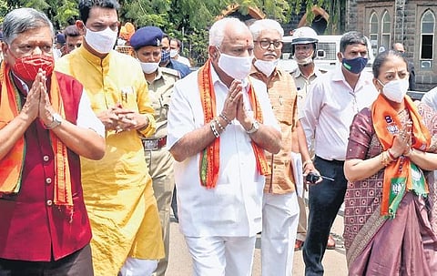 Yediyurappa, Jagadish Shettar, Nalin Kateel and others accompany Mangala Angadi, BJP candidate for Belagavi bypoll, to file her nomination papers at DC office | Express