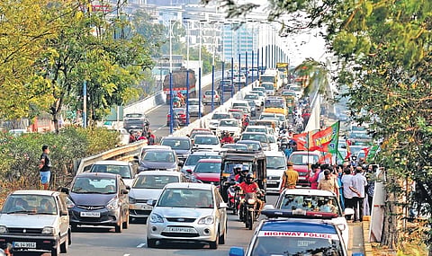 The reconstructed Palarivattom flyover witnessed a huge rush after it was opened on Sunday. There was no official inauguration ceremony. (Photo | A Sanesh, EPS)