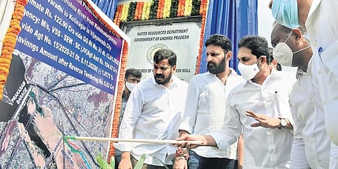 Chief Minister YS Jagan Mohan Reddy looks at the design after unveiling  the pylon of flood protection wall in Vijayawada. (Photo | EPS)