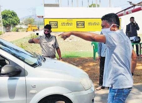 Gajapati District Collector Anupam Saha regulates movement of people at Mahendratanaya Bridge at AOB on Tuesday | EXPRESS