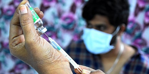 Health workers adminsitering Covishield vaccine (File Photo | Madhav K, EPS)