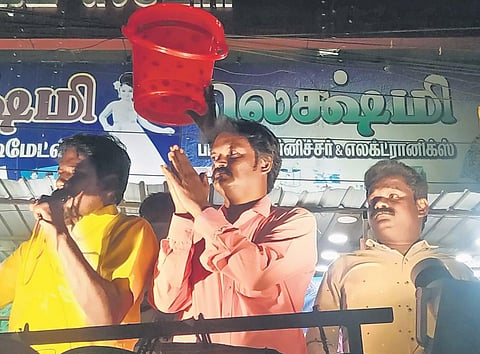 Dhakshnamoorthy is contesting from Aranthangi on ‘bucket’ symbol| Express