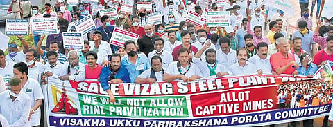 VSP employees take part in ‘Maha Kavatu’ in Vizag on Sunday. (Photo | EPS/G satyanarayana)