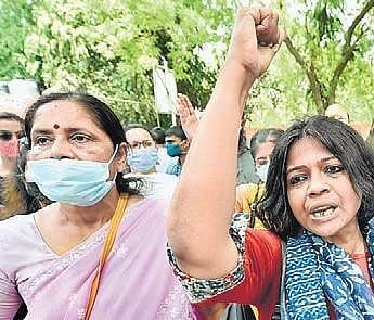 DUTA protests to press for absorption of ad-hoc and temporary teachers at Jantar Mantar on Wednesday | PTI