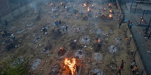 (For representational purposes) Mass cremation of COVID-19 victims at Old Seemapuri Crematorium as coronavirus cases surge in New Delhi, Friday, April 23, 2021. (Photo | PTI)