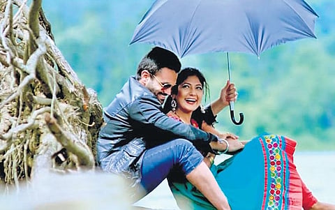A still from 'H/34 Pallavi Talkies'