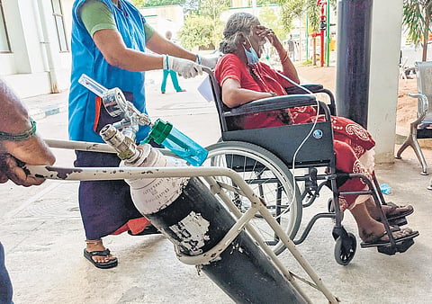 A patient on oxygen support being taken to Covid ward. (Photo | Debadatta Mallick, EPS)