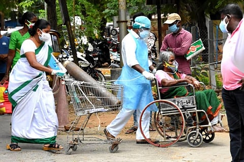 All districts report less than 900 cases in 24 hours 