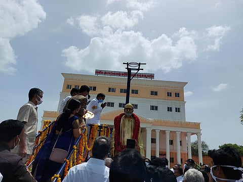 CM K Chandrashekhar Rao unveiled the statue of Kaloji Narayana Rao during the inauguration of Kaloji Narayana Rao Health University administration building in Warangal (Photo | Special arrangement)