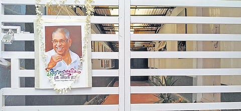 The staff of Sivans Studio offer a tribute to noted photographer Sivan at his studio, who passed away in the early hours of Thursday. | BP Deepu